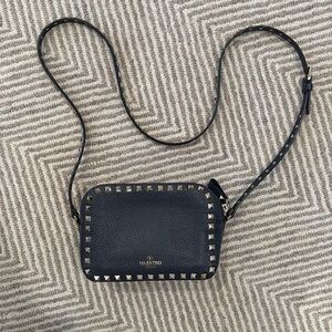 Valentino Garavani Rockstud ‘Denimn’ Camera Bag crossbody blue navy